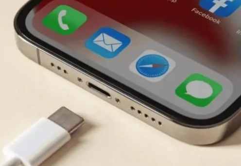 扬州苹果15维修分享iPhone15改USB-C接口后能和安卓用户互借充电器吗 